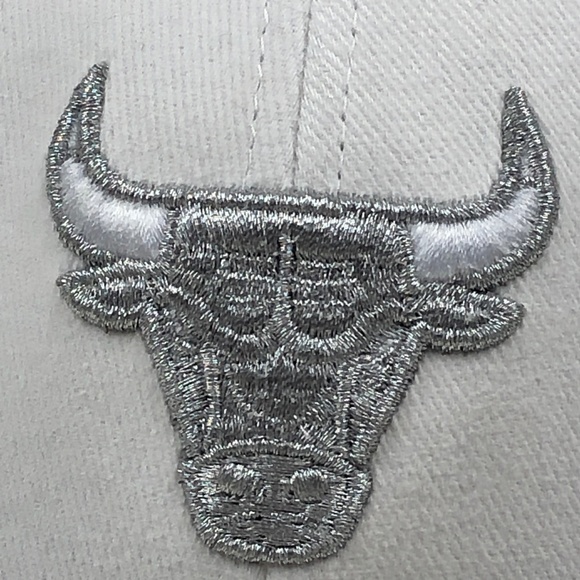 Chicago Bulls Mitchell & Ness NBA Chrome Brim Hat - Picture 8 of 8